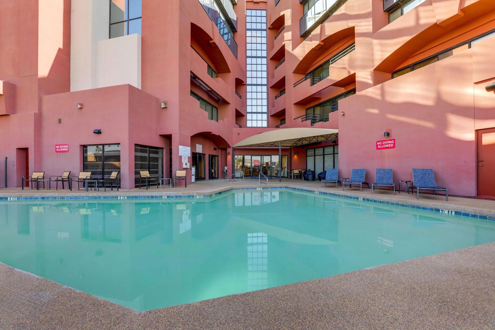 Drury Inn & Suites Phoenix Airport Exteriör bild