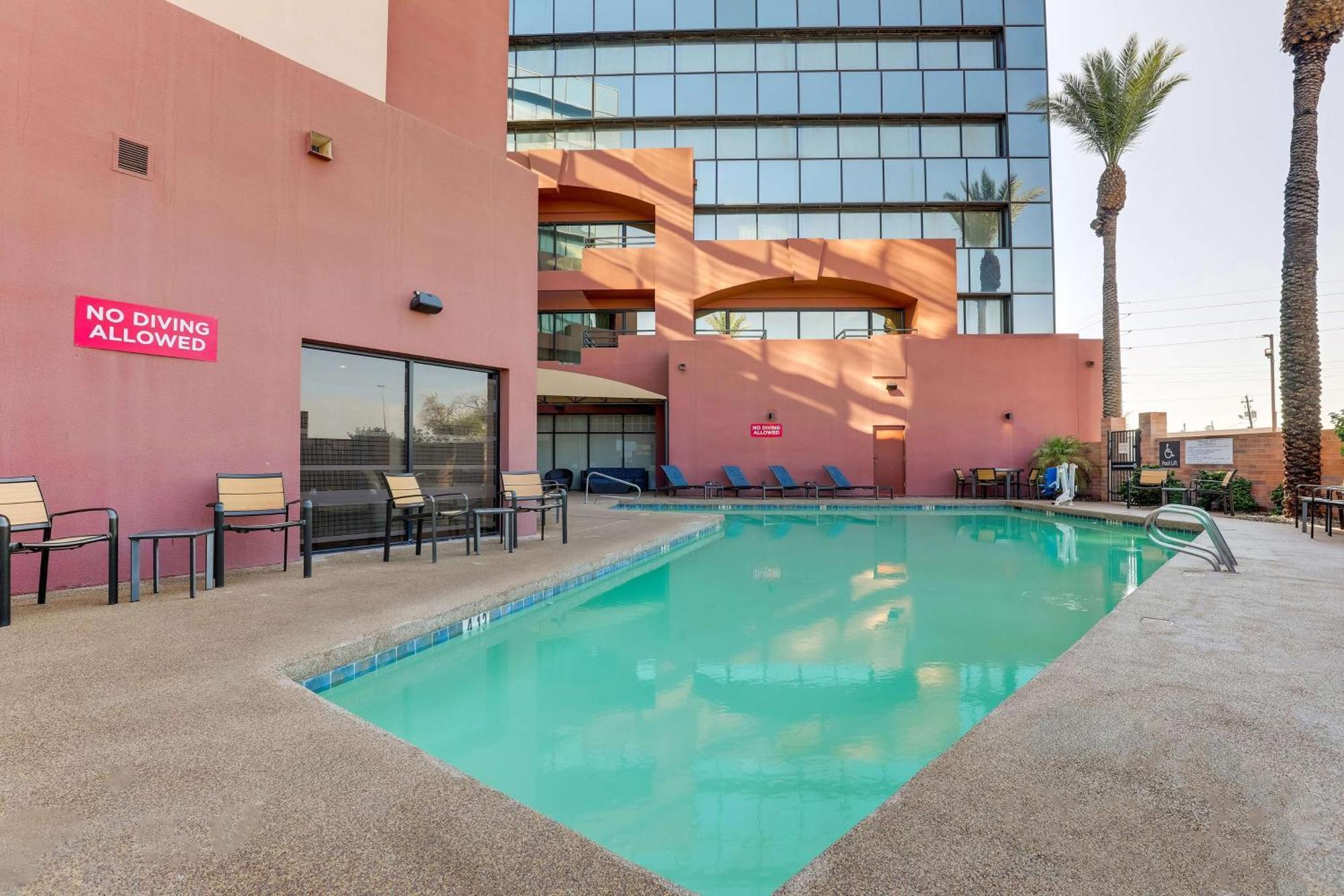 Drury Inn & Suites Phoenix Airport Exteriör bild