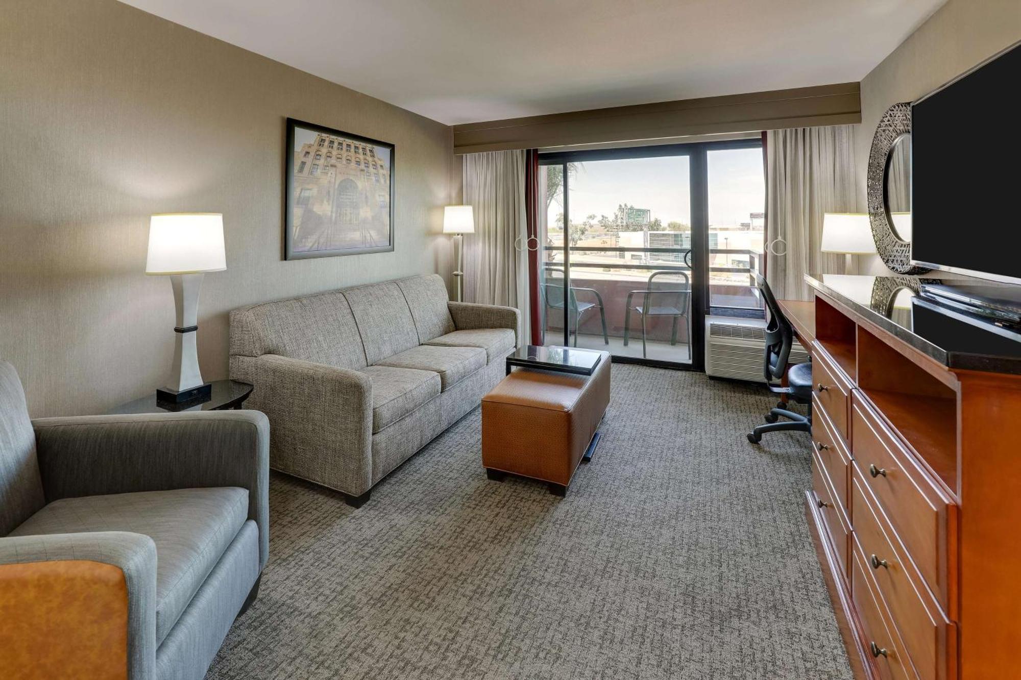 Drury Inn & Suites Phoenix Airport Exteriör bild