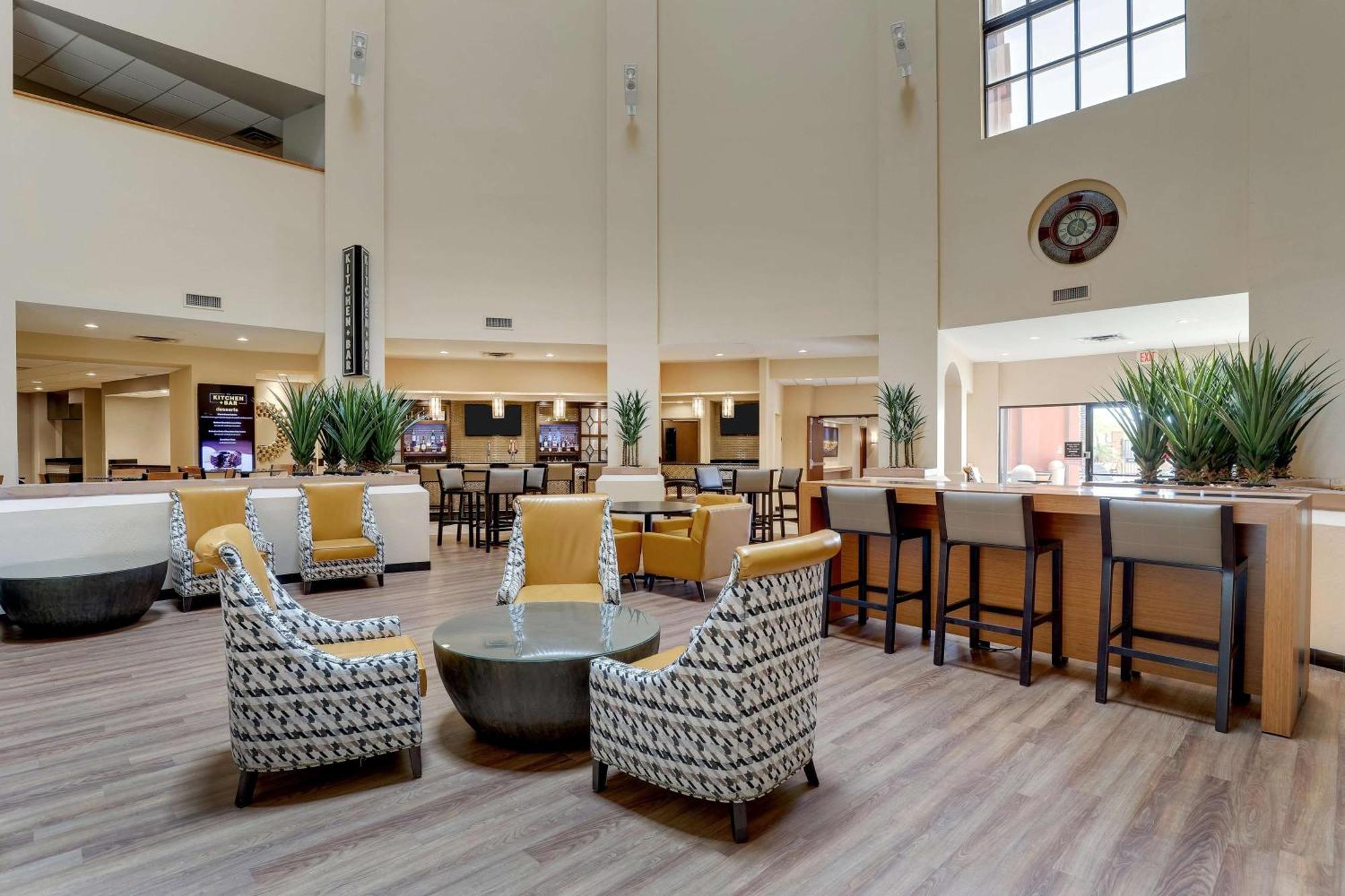 Drury Inn & Suites Phoenix Airport Exteriör bild